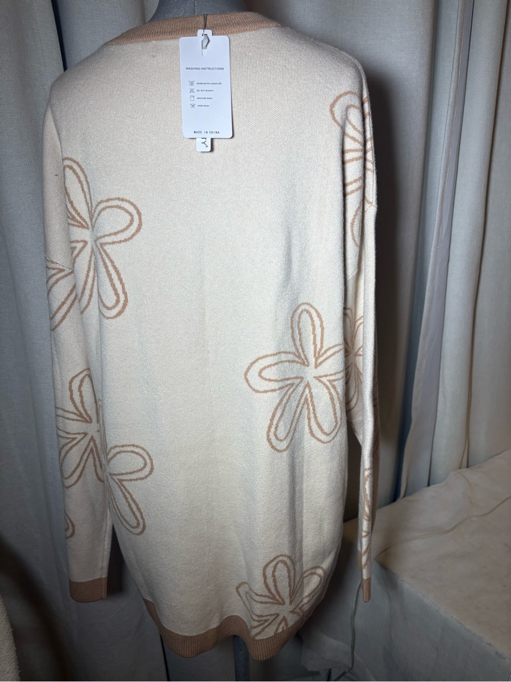 Floral Sweater Cream Beige Oversized Soft Knit Crewneck Casual Size Large NWT - Picture 11 of 13